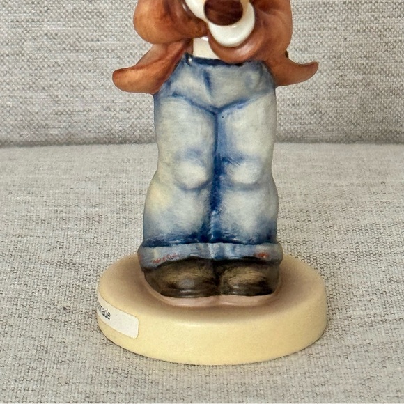 Serenade - Goebel M. I. Hummel Figurine #85 4/0 TMK 6 - Picture 3 of 14